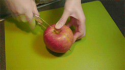 用苹果和草莓制作小鸡 自制水果小鸡怎么做