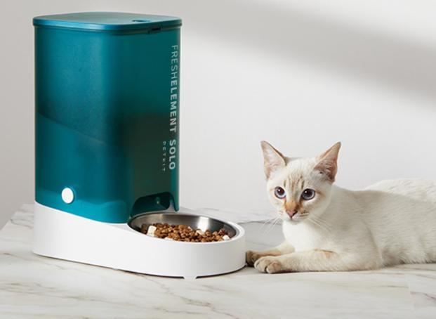 克隆猫智能喂食器：让宠物随时吃到新鲜食物