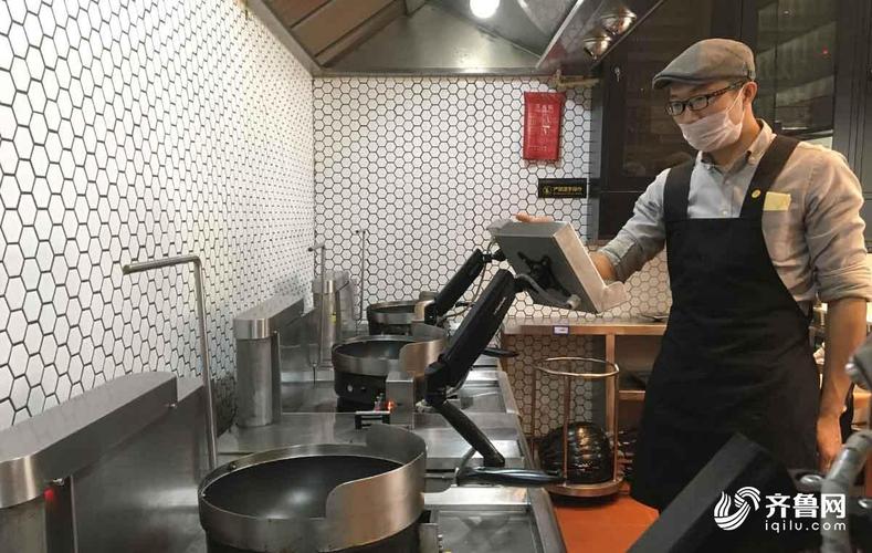 智能居家新品：智能炒菜机器人