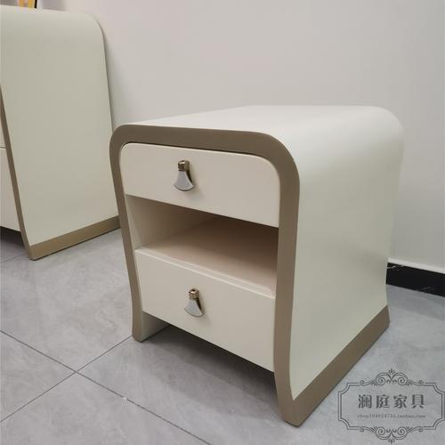 创意家具产品：现代化多功能木制床头柜