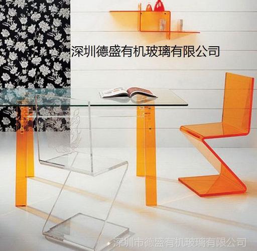创新家具产品：未来感十足的多功能玻璃艺术椅