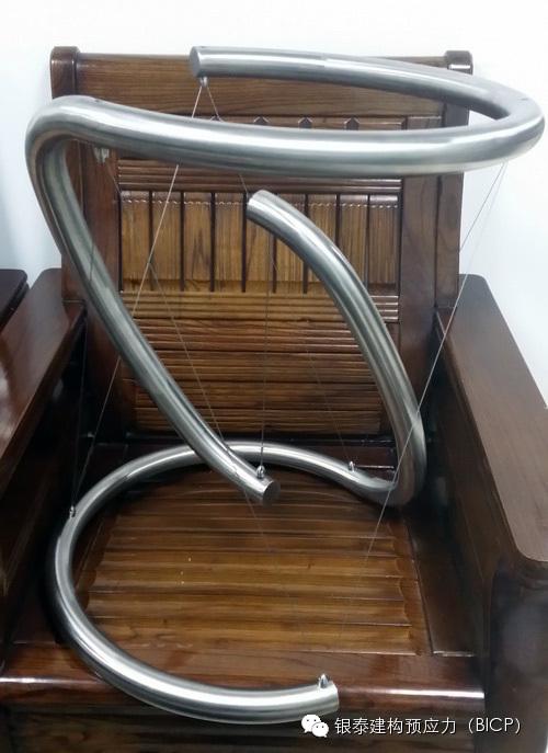 创意家具产品：沉浸式木制悬浮椅