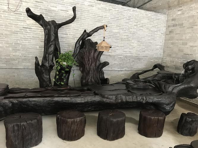 创新而实用的木制家具：融合自然与现代的艺术品