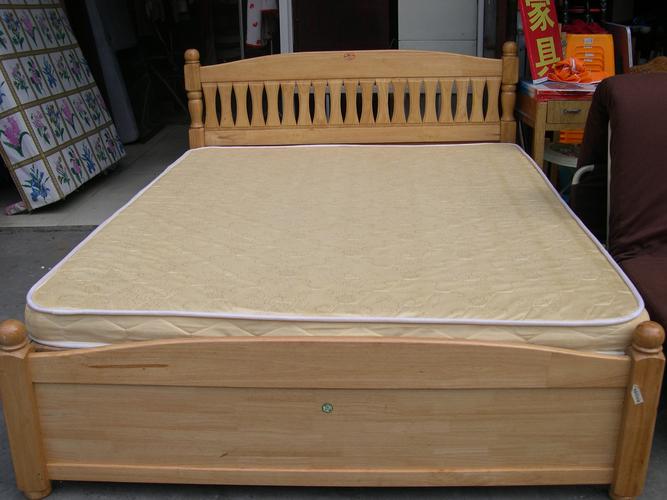 创新家具产品：木铁混搭设计席梦思床