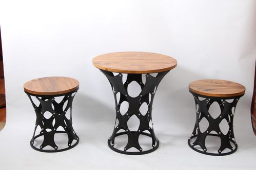 创意家具：独具匠心的木制和铁艺混合产品