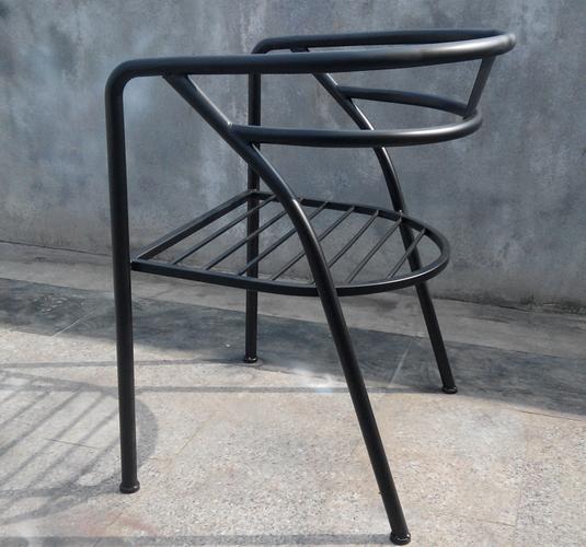 创意家具：独具匠心的木制和铁艺混合产品