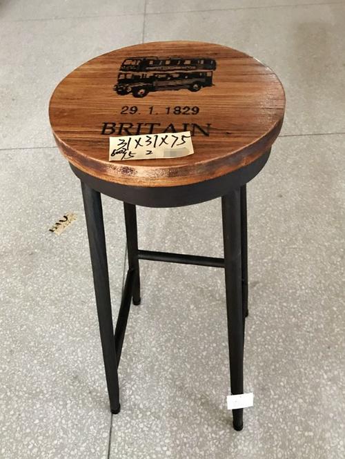 创新家具：木质与铁艺的完美结合