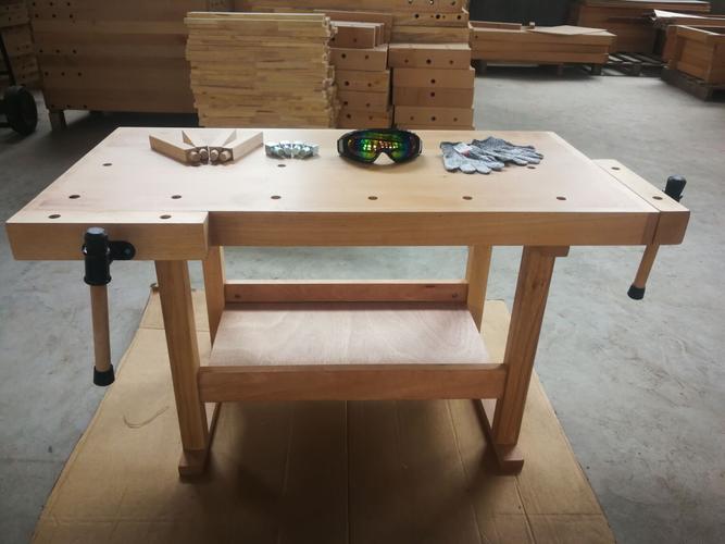 创新家具产品：魔法木工桌