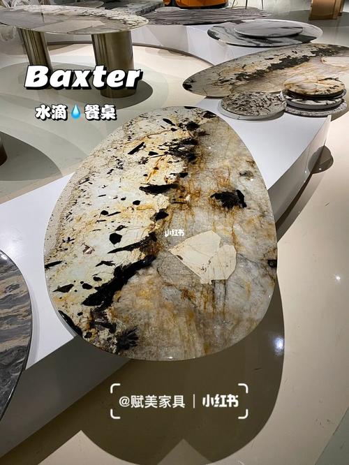 创新家具：融合木艺与玻璃打造的时尚奢华