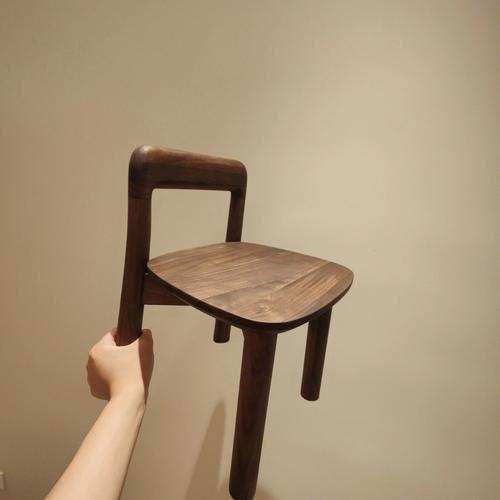 体验快乐的木制家具