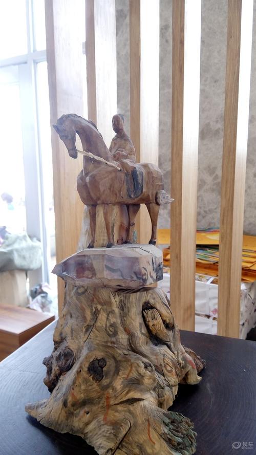 美丽流光传奇：木雕艺术品