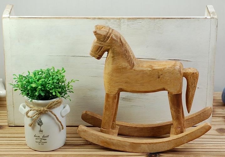 精巧而独特的手工木制工艺品
