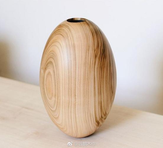 手工木制工艺品：自然之美在指尖舞动