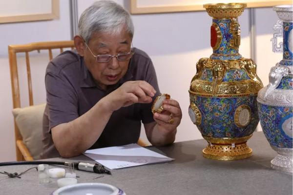 手工艺品：传承历史与创新的结晶