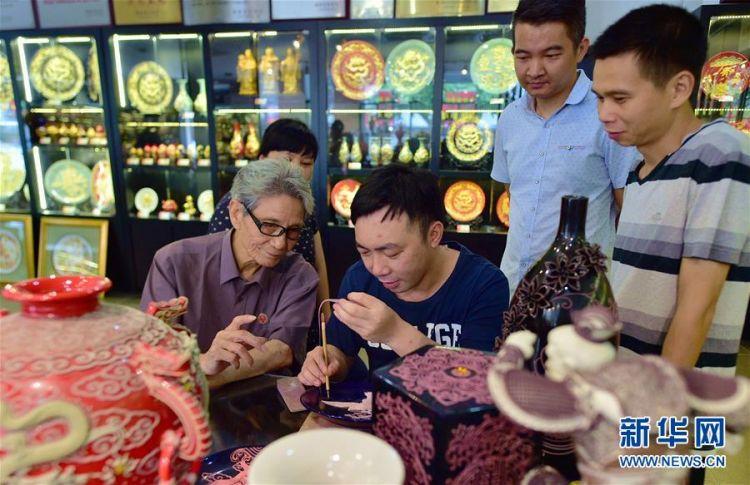 手工艺品：传承历史与创新的结晶