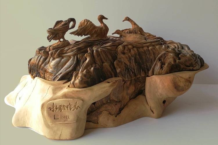 迷人的木制工艺品：自然之美尽在手中