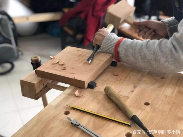 古老智慧的传承：木制手工艺品