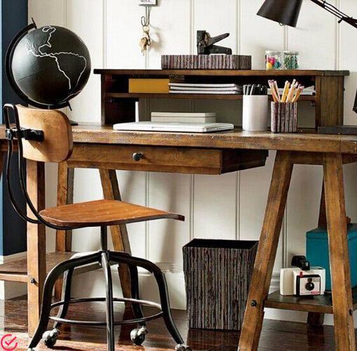 创意木制书桌：提升效率与快乐的理想选择