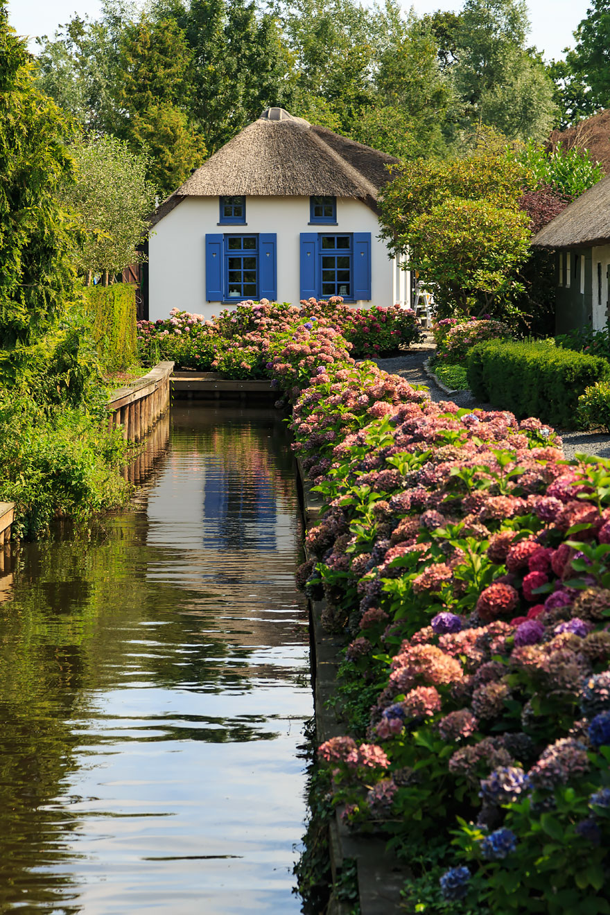 null water-village-no-roads-canals-giethoorn-netherlands-4