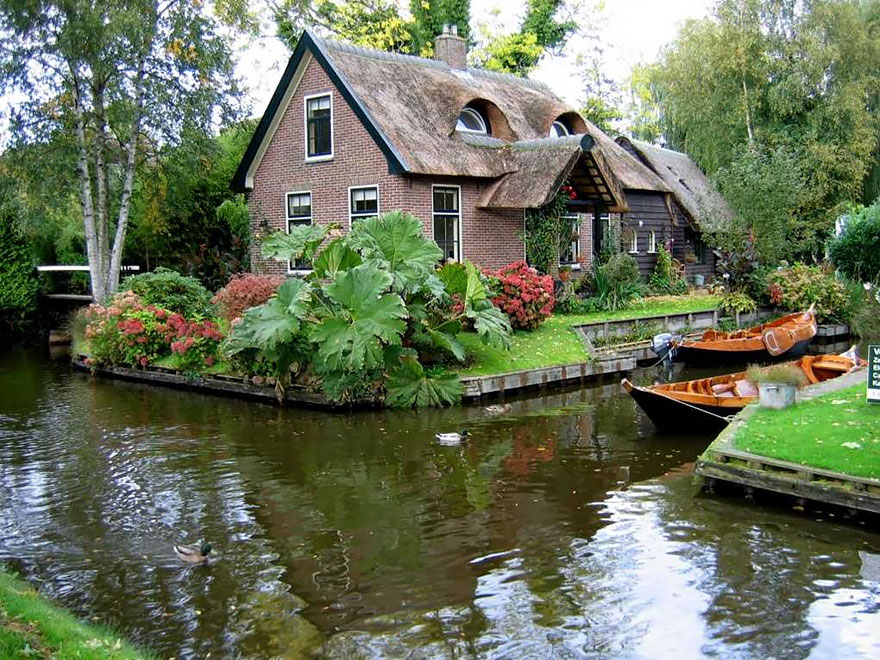 null water-village-no-roads-canals-giethoorn-netherlands-8