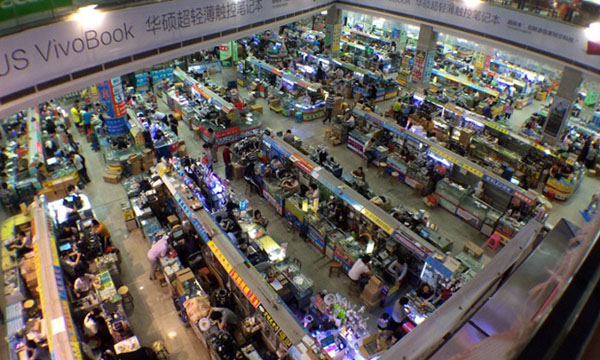 美国小伙花2000块在华强北淘配件diy了一部iPhone6s