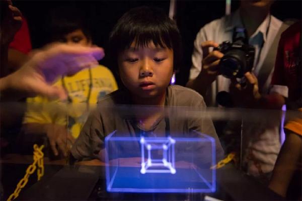 全球首台3D立体成像显示屏