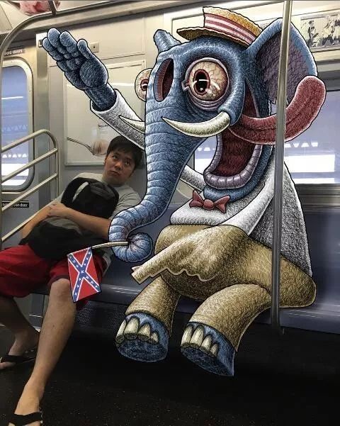 地铁里的“小魔兽”涂鸦